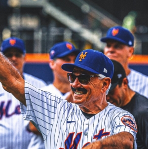 Mets To Have Bobby Valentine Disguise Night ft. 15,000 Fake Mustache-Glasses