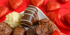 From jewelry to chocolate – these gifts for your sweetheart cost more this Valentine’s Day