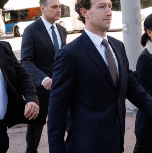 Judge scolds Mark Zuckerberg’s team for wearing Meta glasses to social media trial