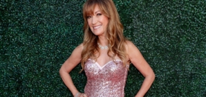 Jane Seymour shares stunning beach photo celebrating her 75th birthday