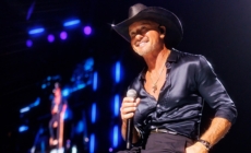 Tim McGraw fought label to include ‘Indian Outlaw’ on second album