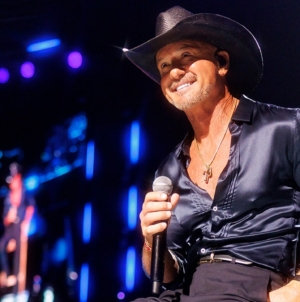 Tim McGraw fought label to include ‘Indian Outlaw’ on second album