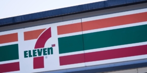 Los Angeles police fatally shoot robbery suspect at 7-Eleven