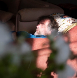 More couch surfing, fewer Canadians: Holiday travel is changing