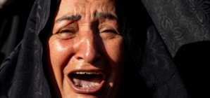 Thousands of Iranians turn out to mourn Ayatollah Ali Khamenei in Tehran