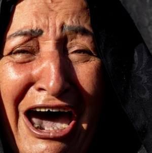 Thousands of Iranians turn out to mourn Ayatollah Ali Khamenei in Tehran