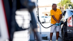 Oil hits $90 per barrel, stocks continue to drop as escalating Iran war shocks markets