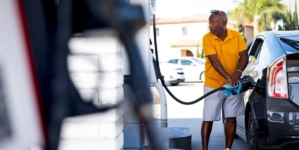 Oil hits $90 per barrel, stocks continue to drop as escalating Iran war shocks markets