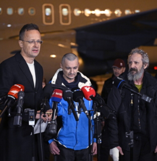 Hungarian Defense Forces Evacuate Hundreds from the Middle East in “Operation Sand Rose”