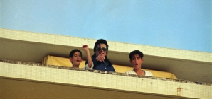 Michael Jackson abused boy at homes of Elton John, Elizabeth Taylor, lawsuit says