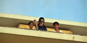 Michael Jackson abused boy at homes of Elton John, Elizabeth Taylor, lawsuit says