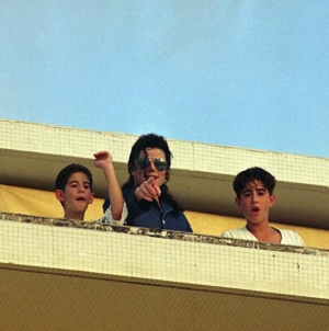 Michael Jackson abused boy at homes of Elton John, Elizabeth Taylor, lawsuit says