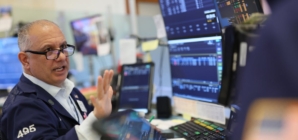 Stocks resume slide, as Dow drops nearly 700 points in early trading