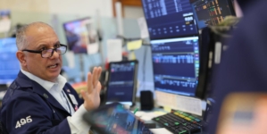 Stocks resume slide, as Dow drops nearly 700 points in early trading