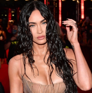 Megan Fox returns to Instagram with sexy photos after wiping account