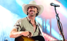 Country star Riley Green says he won’t leave Alabama farm for Nashville