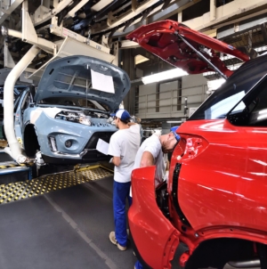 Industrial producer prices drop nearly 3 percent